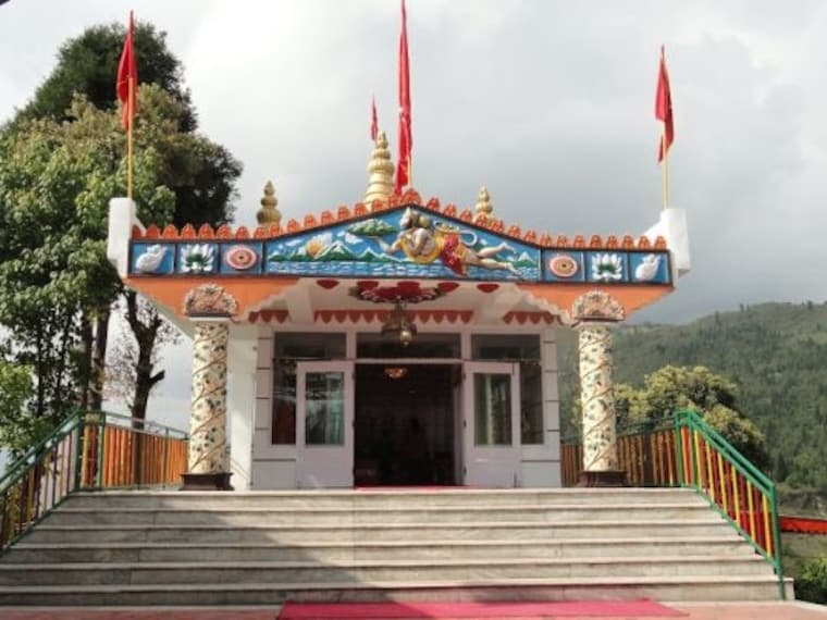 Praying at Hanuman Tok_1